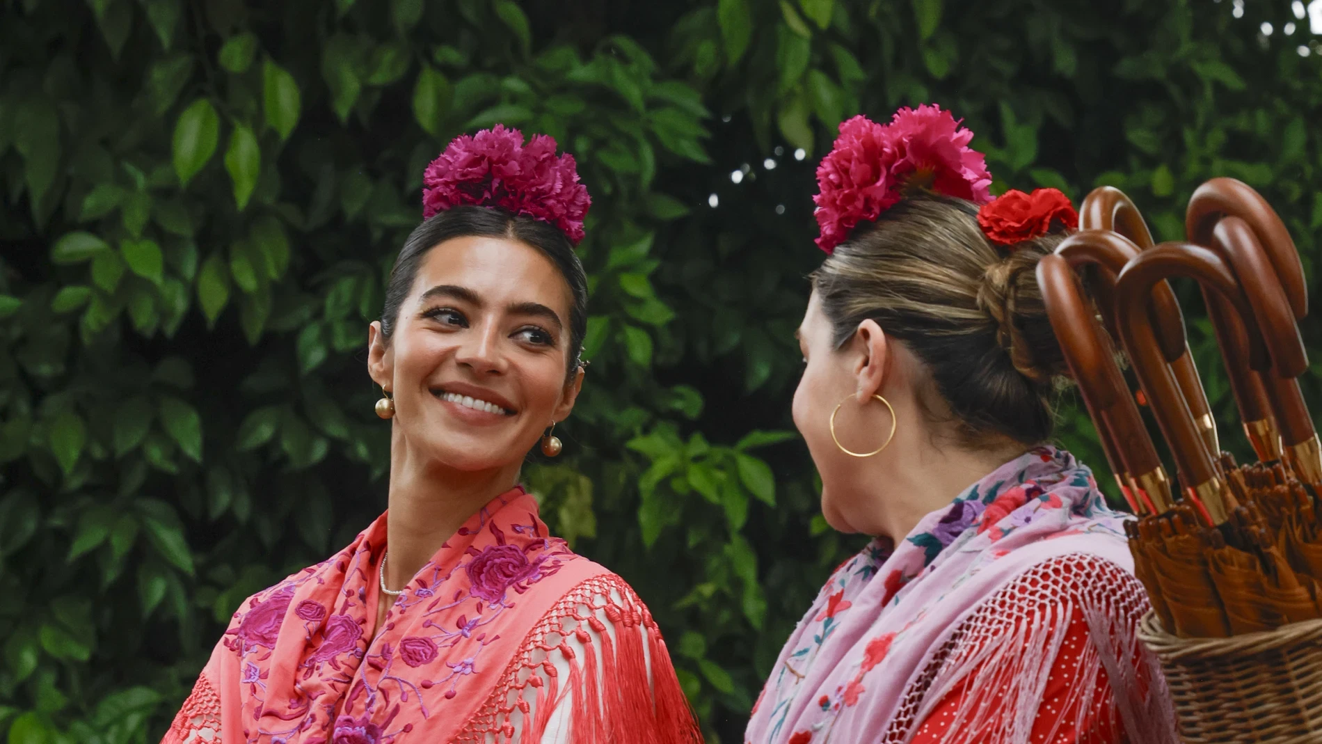 De Rocío Crusset a Tana Rivera: así fue el primer día de la Feria de Abril 2026 entre volantes, lunares y el auge del look de amazona