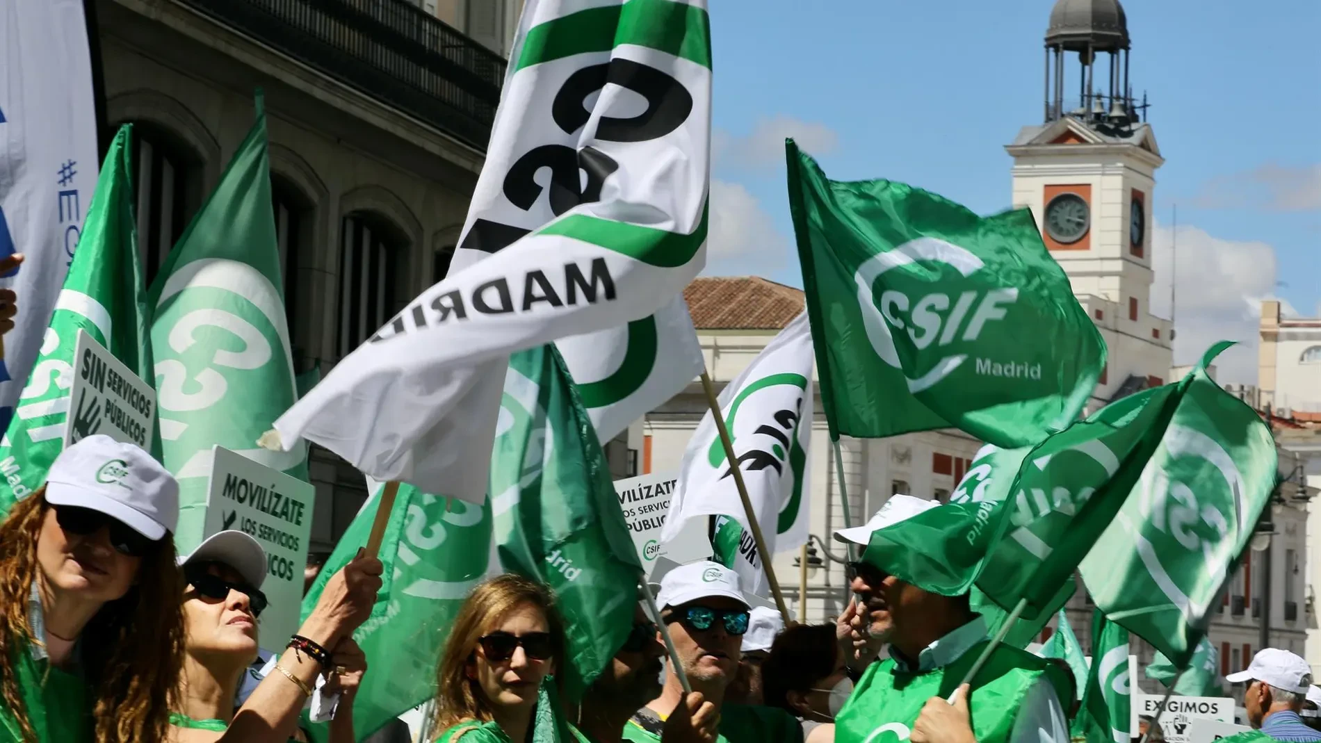 Los funcionarios se movilizan frente a Hacienda por la jubilación parcial del personal laboral del Estado