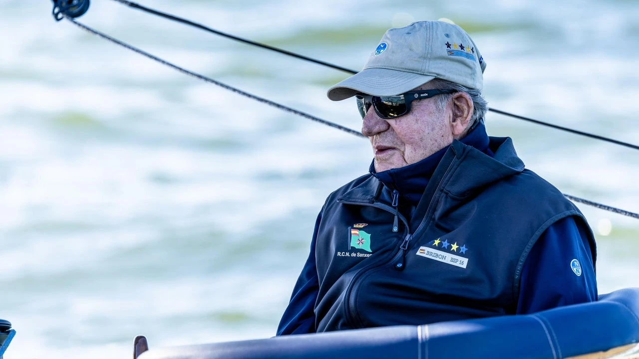 El Bribón de Don Juan Carlos domina el Mundial de 6 Metros: Titia asciende al podio provisional El barco