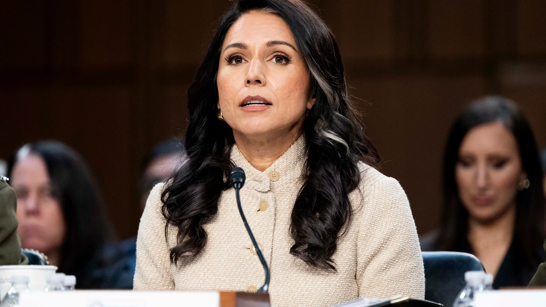 Tulsi Gabbard dimite como directora de Inteligencia del Gobierno de Trump