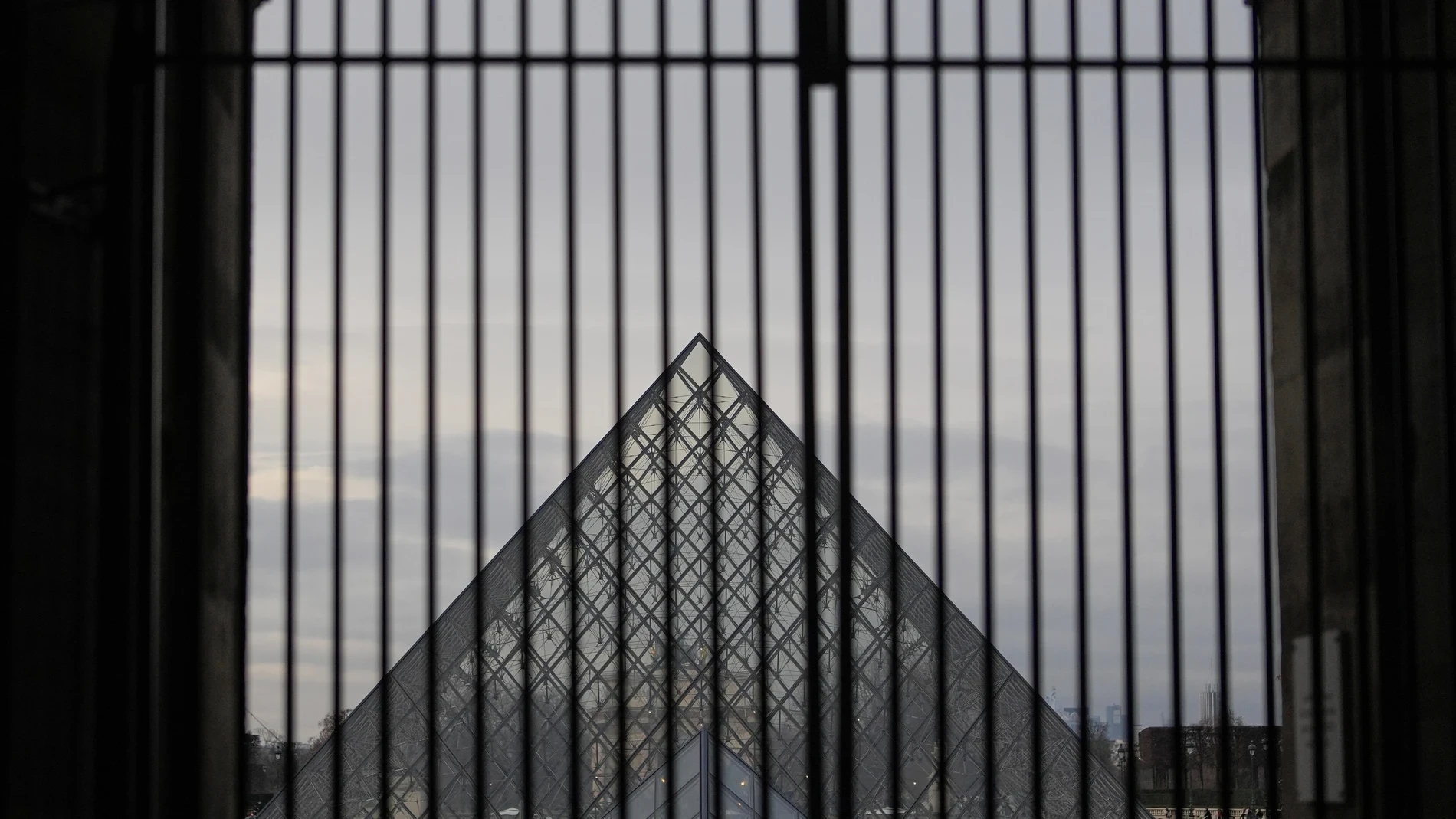 Romain Gavras adaptará al cine un libro sobre el robo del Louvre