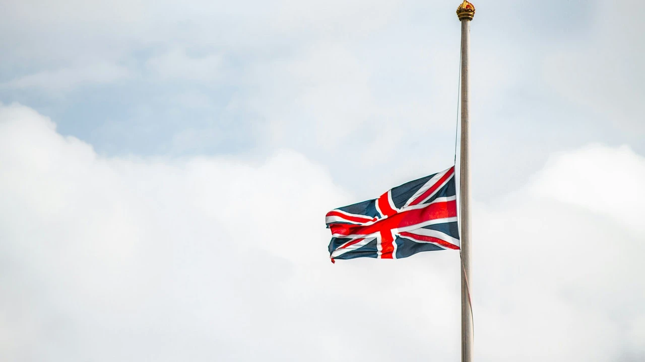Ayuntamientos británicos retiran banderas de Reino Unido por 