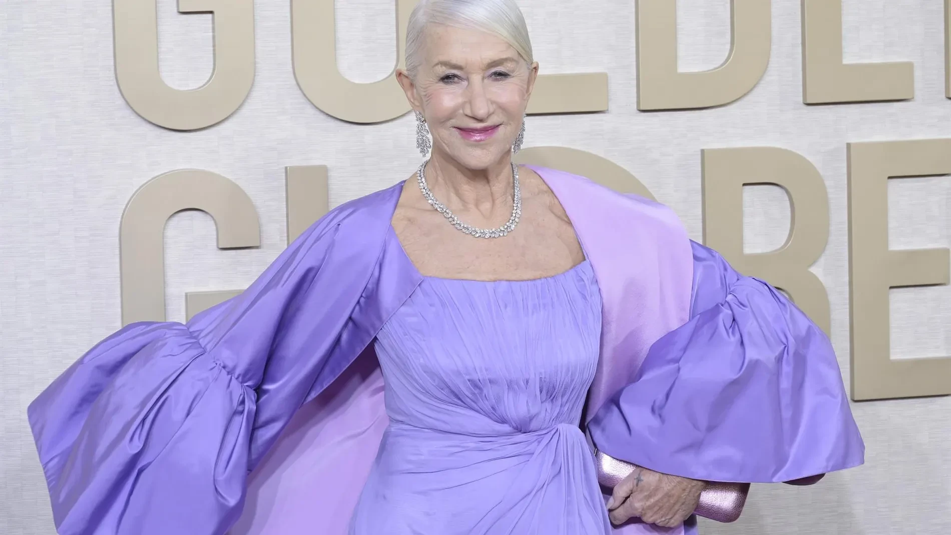 Helen Mirren rompe una lanza a favor de Tom Hardy tras los rumores de su despido de 'MobLand'