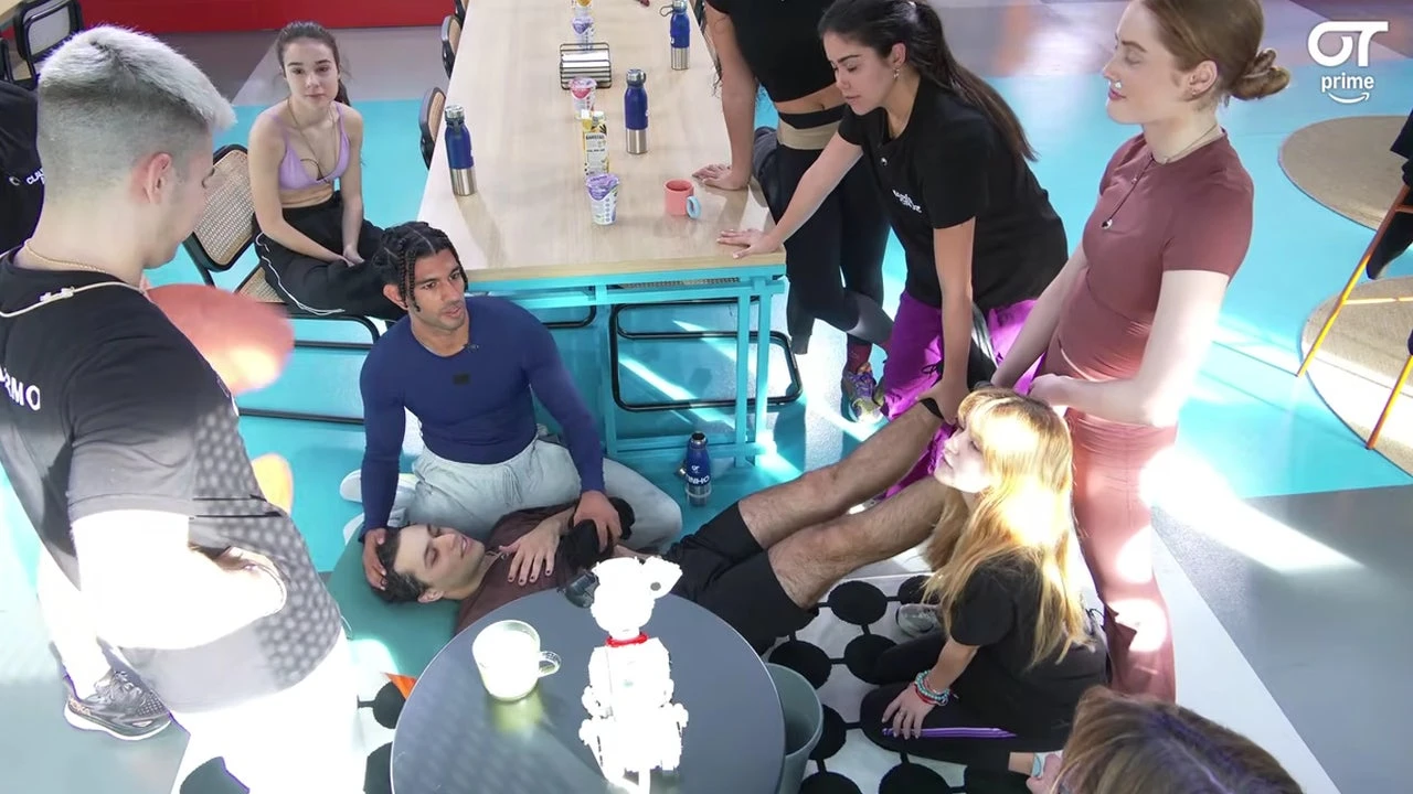 Tinho preocupa a sus compañeros de 'OT 2025' tras sufrir un desmayo: 