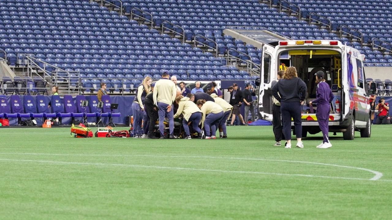 La futbolista Savannah DeMelo sufre un colapso en pleno partido