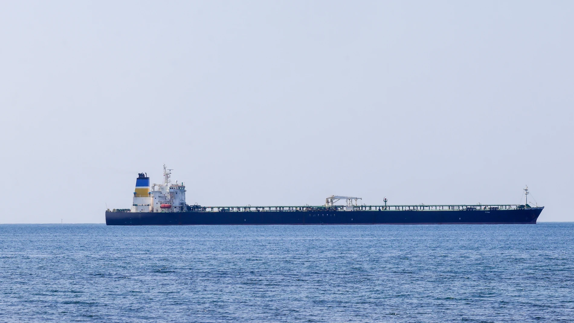 Tres petroleros de la 'flota fantasma' rusa atacados con drones en el mar Negro