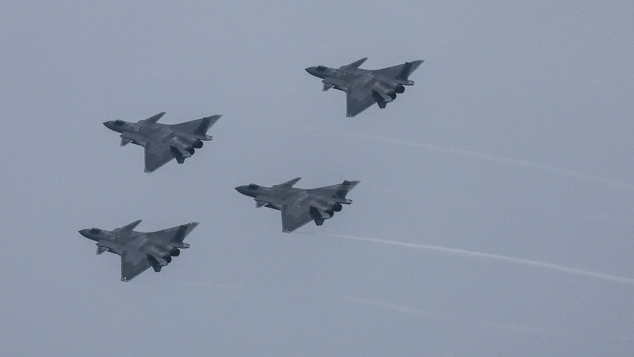 China envía cazas de combate J-16 cerca de Taiwán en una clara advertencia