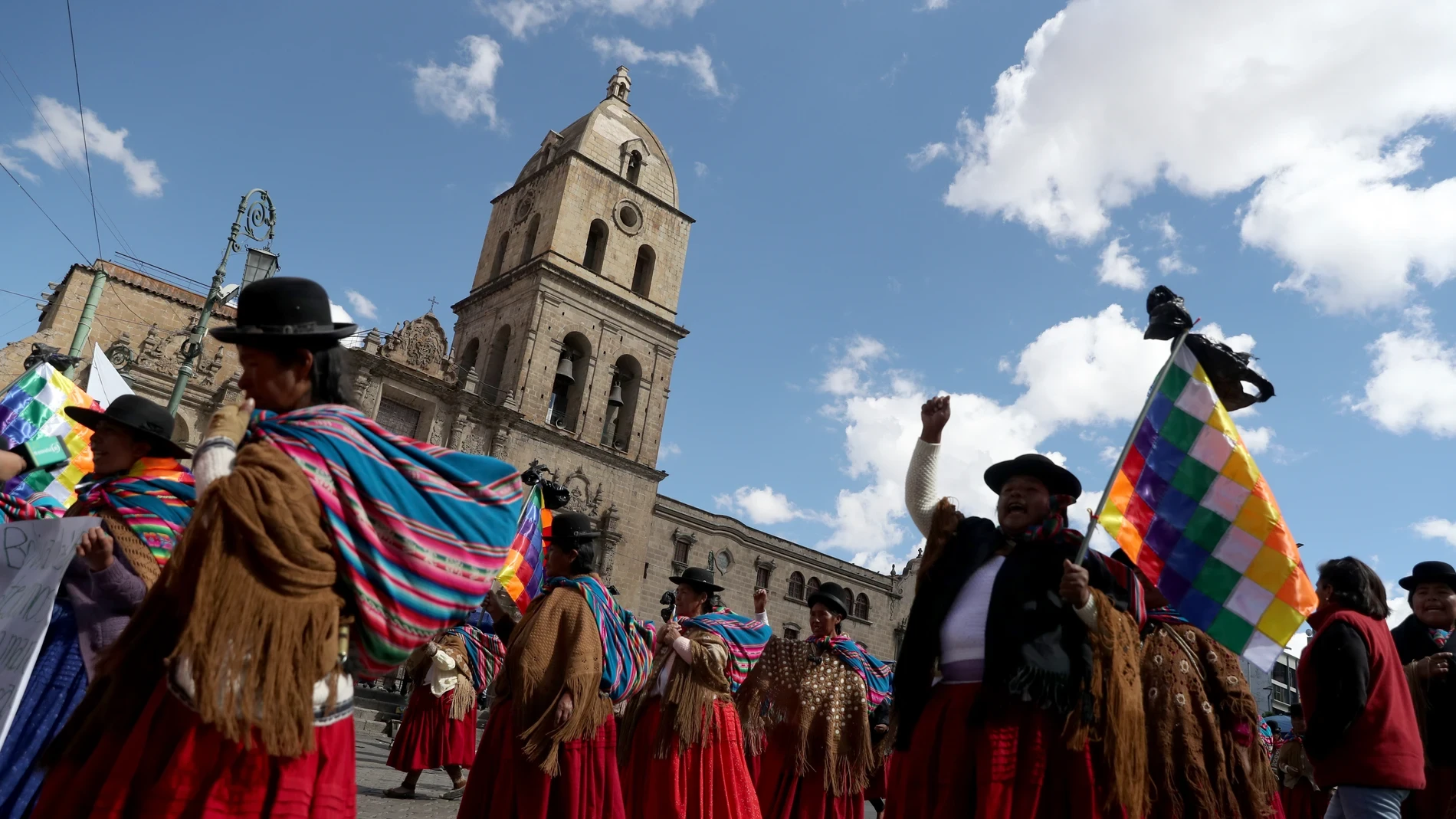 Paz promulga una ley que anula los límites al estado de excepción en medio de las protestas en Bolivia