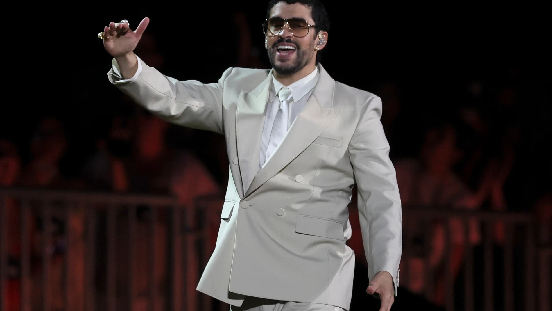 Bad Bunny, el fenómeno que comenzó con una silla de plástico, llega a Madrid