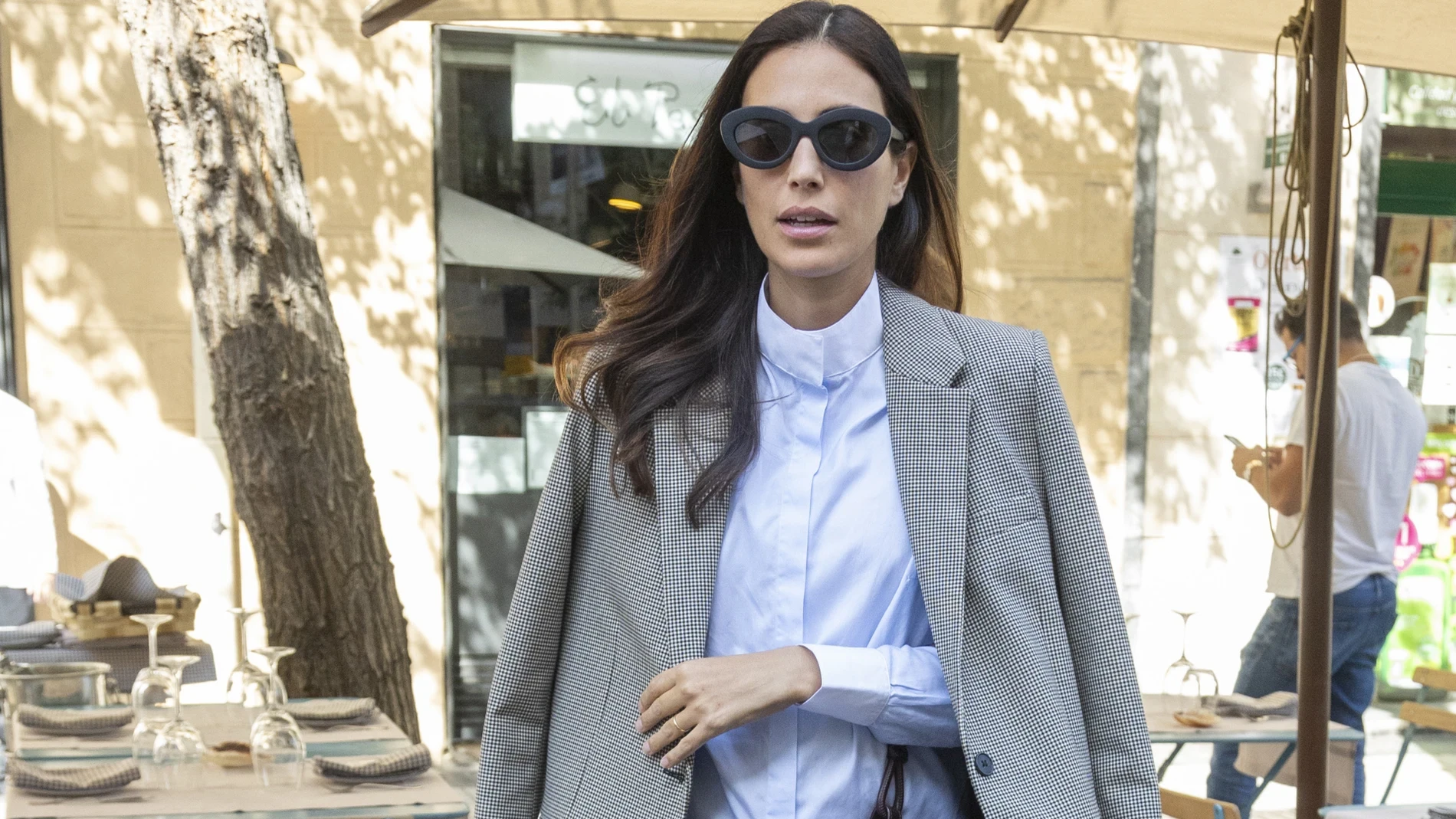 Sassa de Osma convierte unas sandalias blancas en el objeto de deseo de la primavera: el diseño joya de Dior que eleva cualquier look
