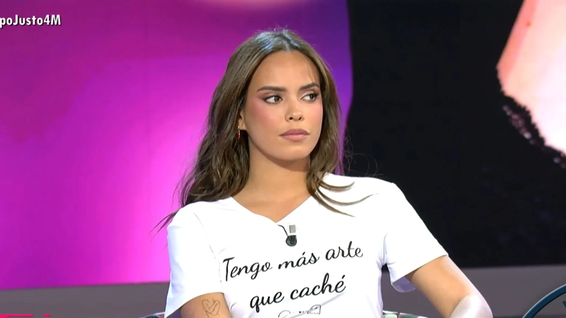 Gloria Camila refleja en su cuerpo, por medio de curiosos tatuajes, su historia familiar