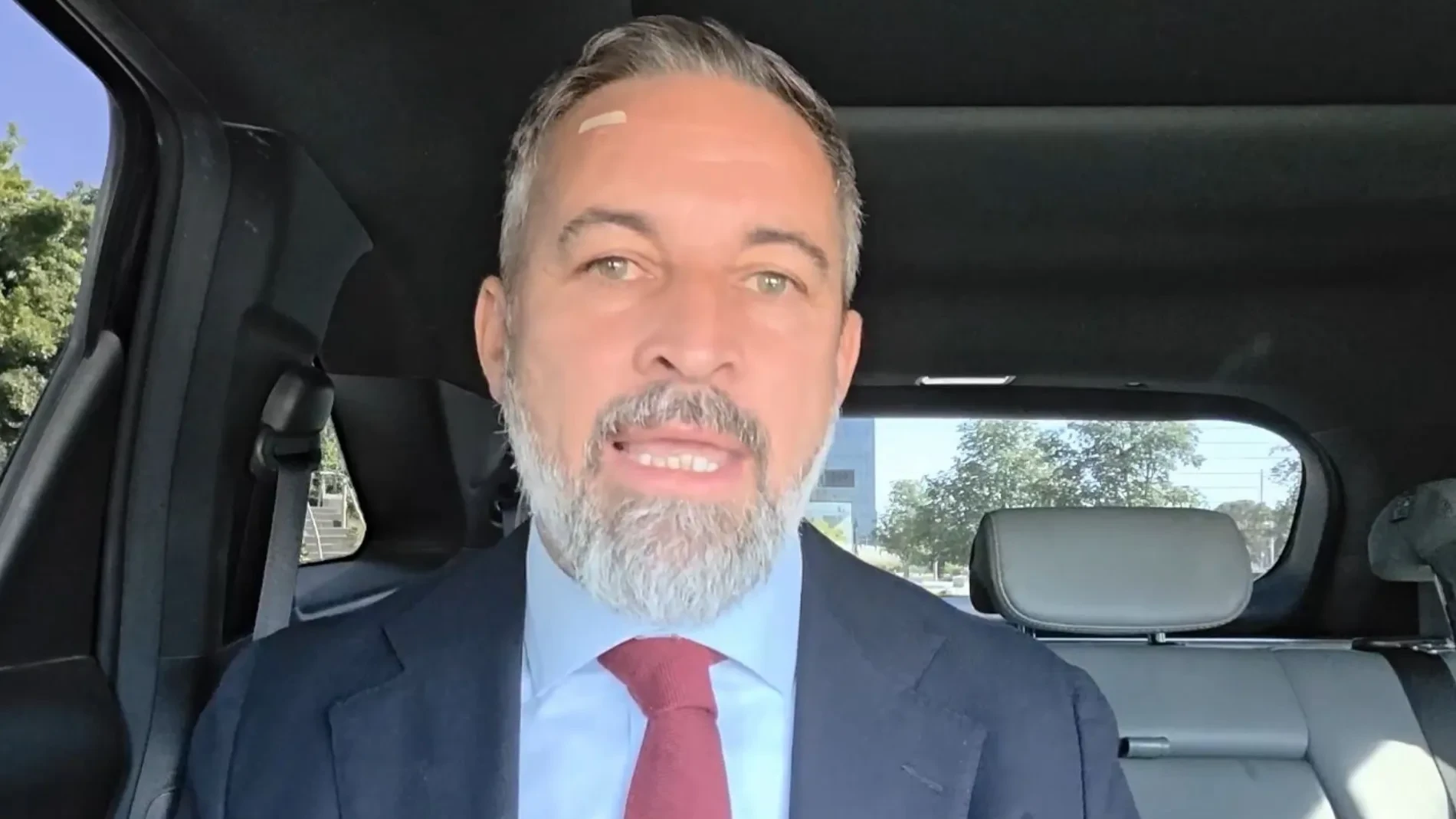 Abascal lanza un duro vídeo contra Sánchez tras la entrada de la UCO en Ferraz