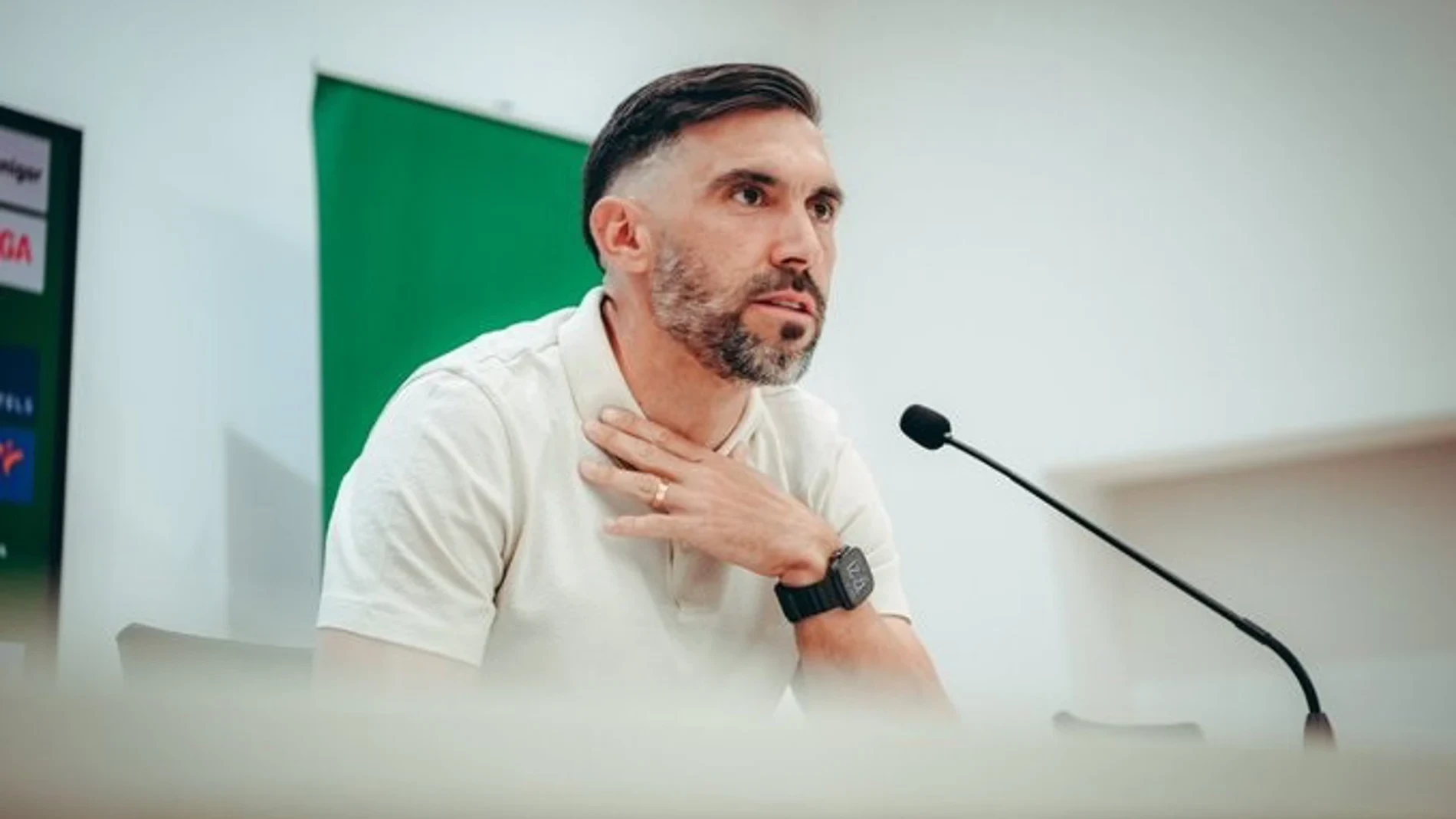 El Elche se lanza a por un entrenador que lleva más de un año sin equipo como recambio de Sarabia