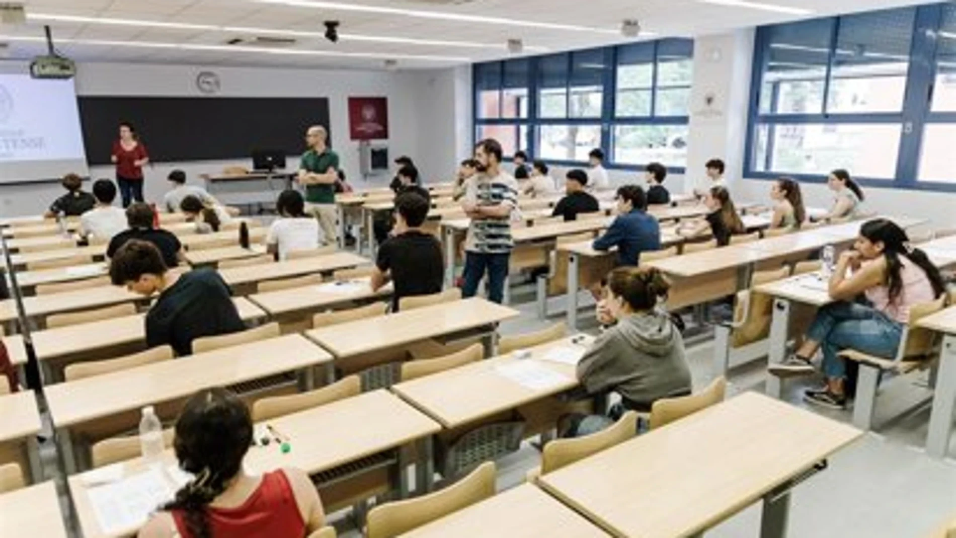 Así ha sido el examen de Lengua y Literatura de la PAU en Madrid: un comentario de texto que desata los aplausos en redes sociales