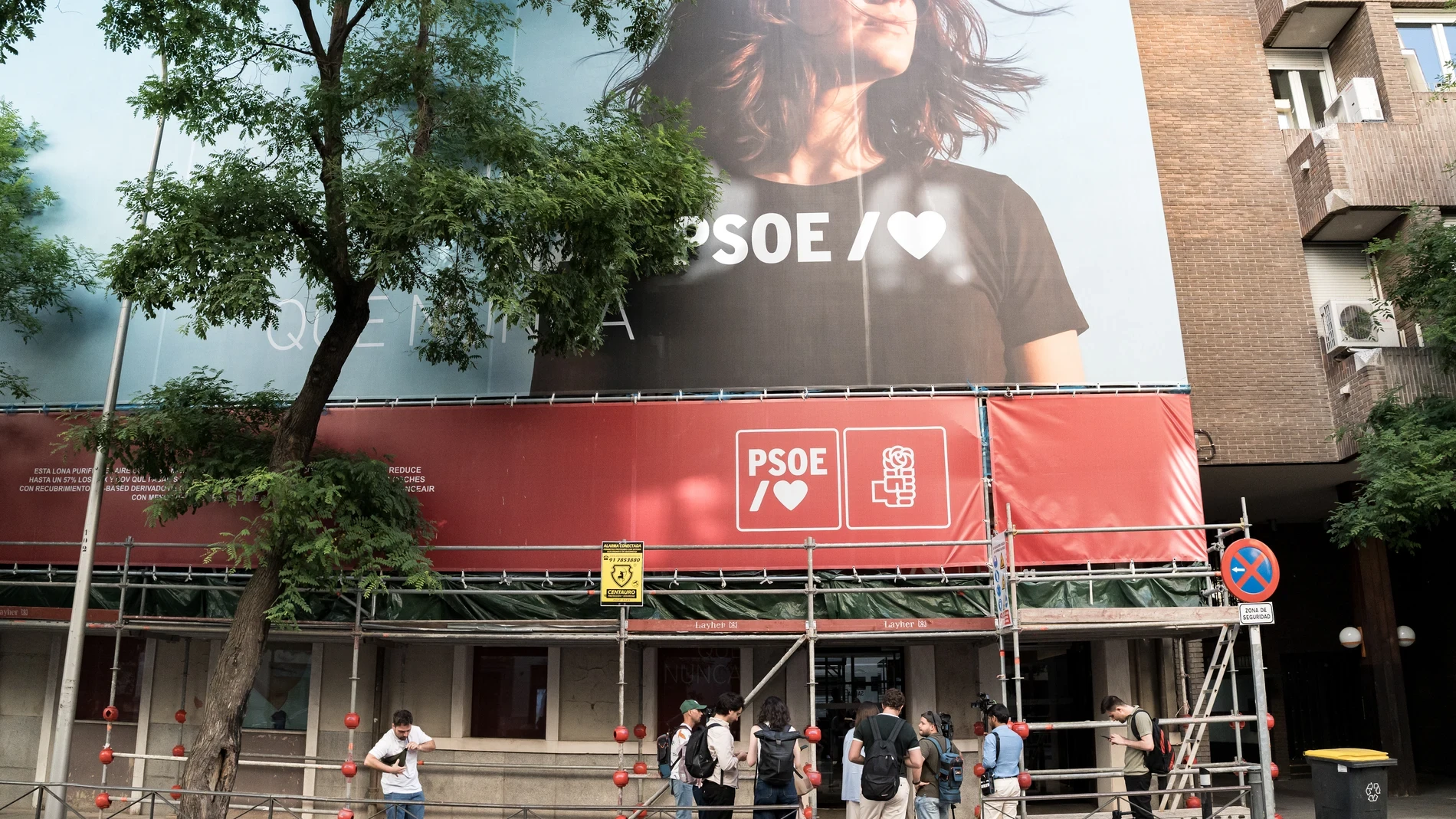 La respuesta del PSOE ante la entrada en su sede: 