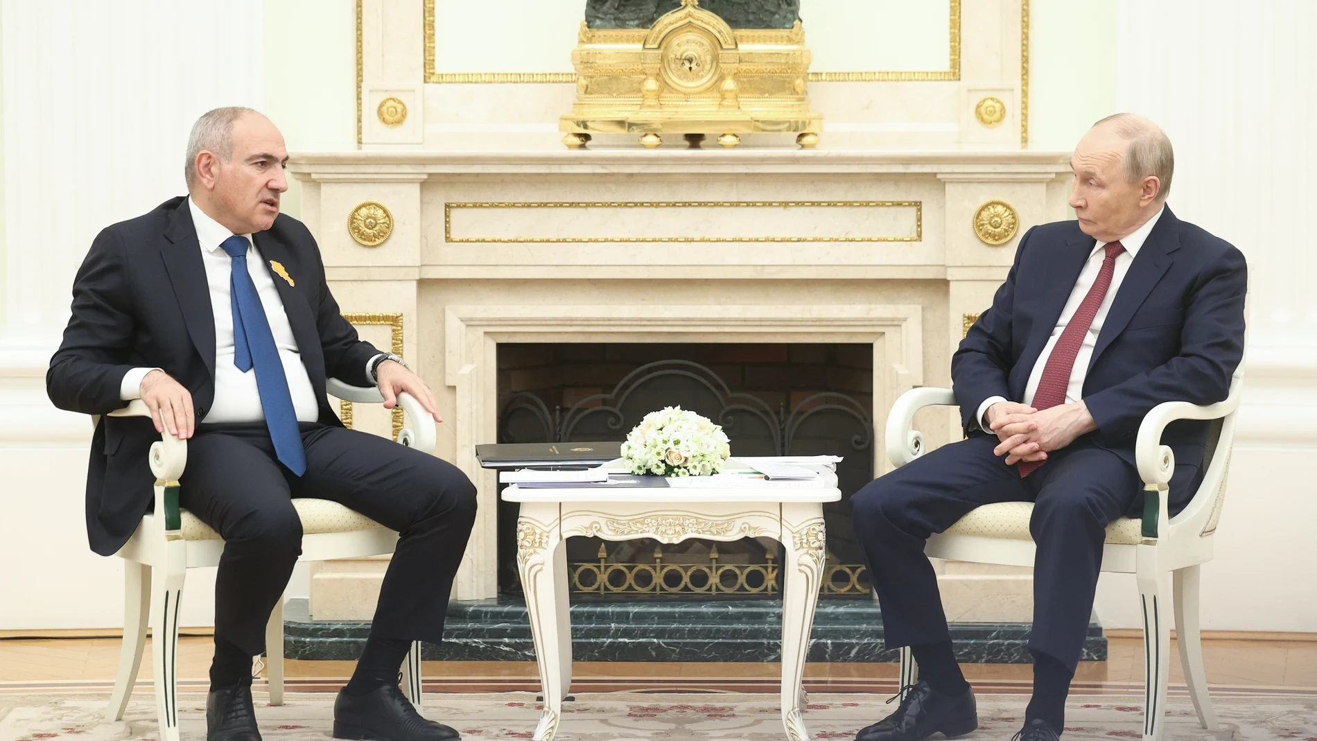 Armenia se aleja de Moscú antes de las elecciones y Rusia responde con amenazas energéticas