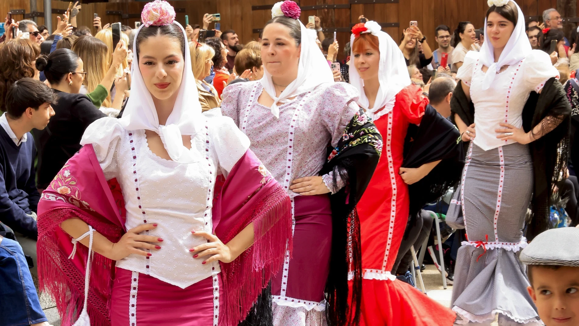 Madrid se viste de chulapo: guía para vestirte por fin este año como manda la tradición