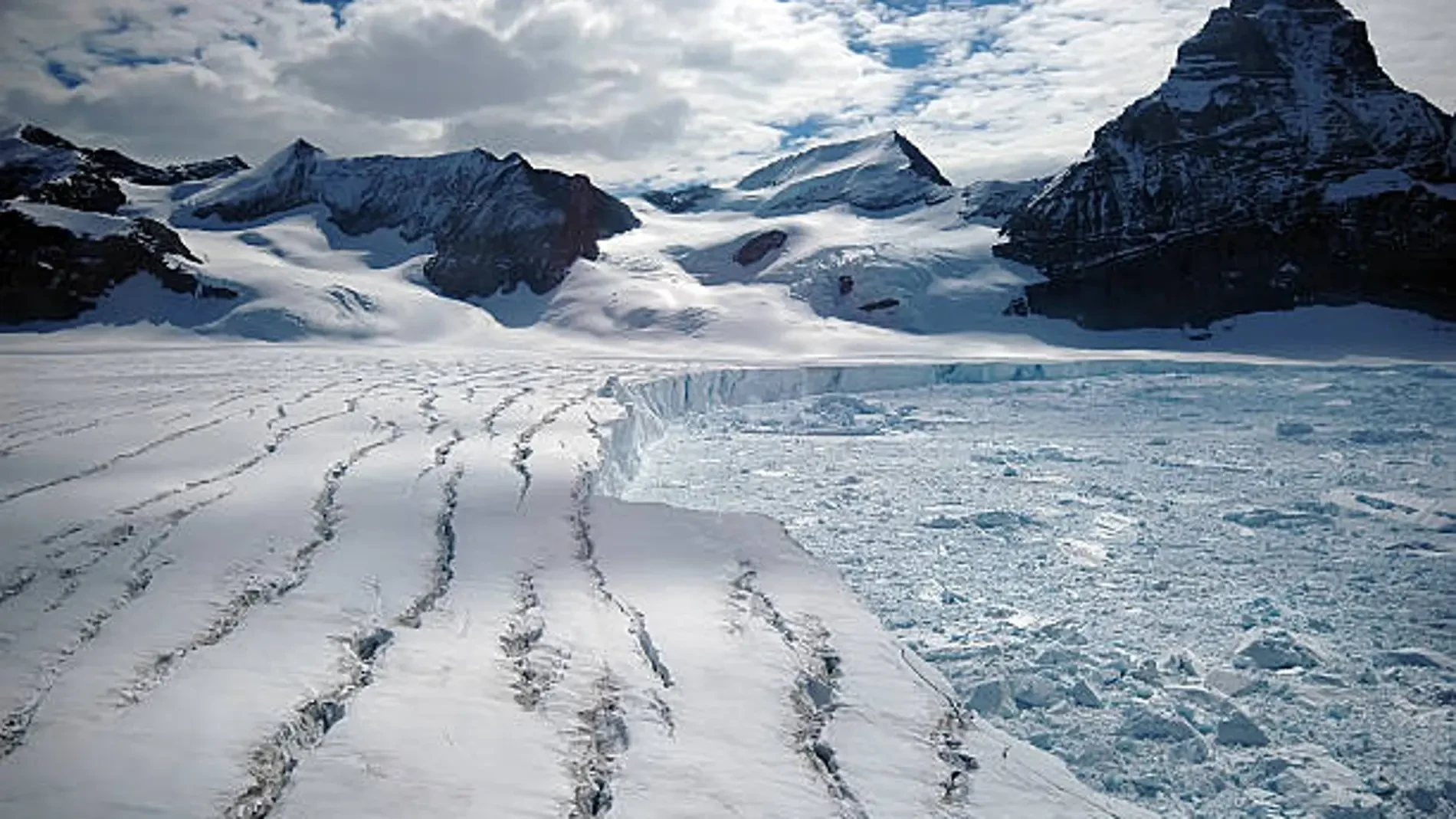La Antártida pierde su escudo natural: el calor del océano ya está derritiendo el hielo desde abajo