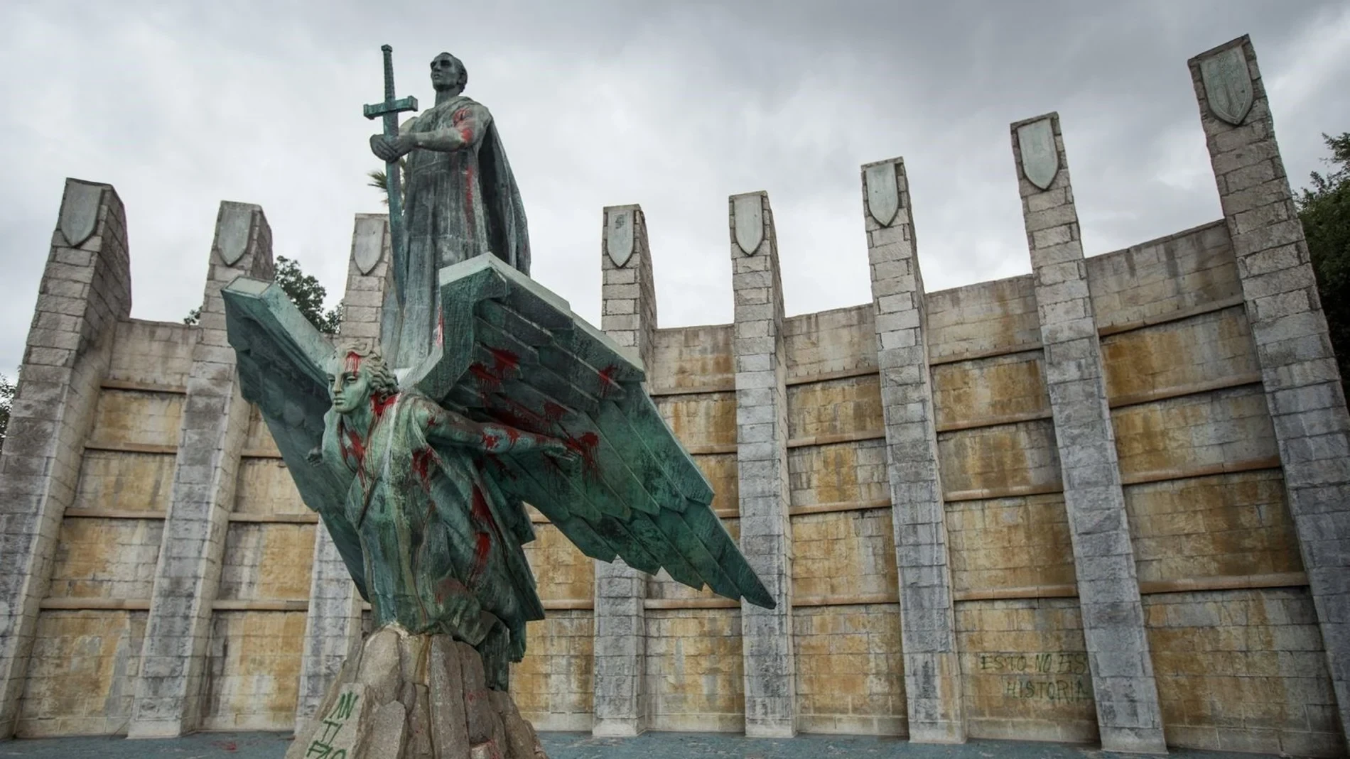 Denuncia por «irregularidades» en el proceso para proteger el «monumento a Franco»