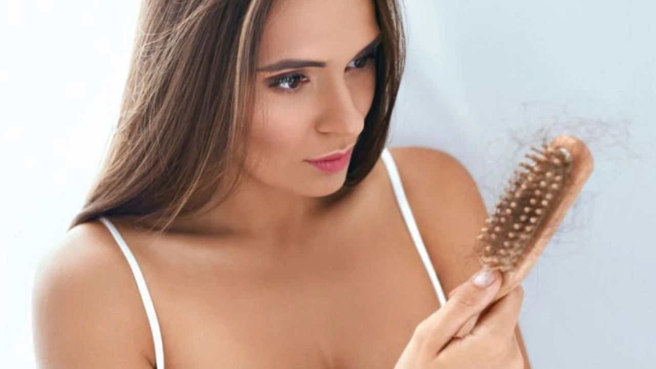 Lucía Altozano, farmacéutica, sobre la caída del pelo en otoño: 