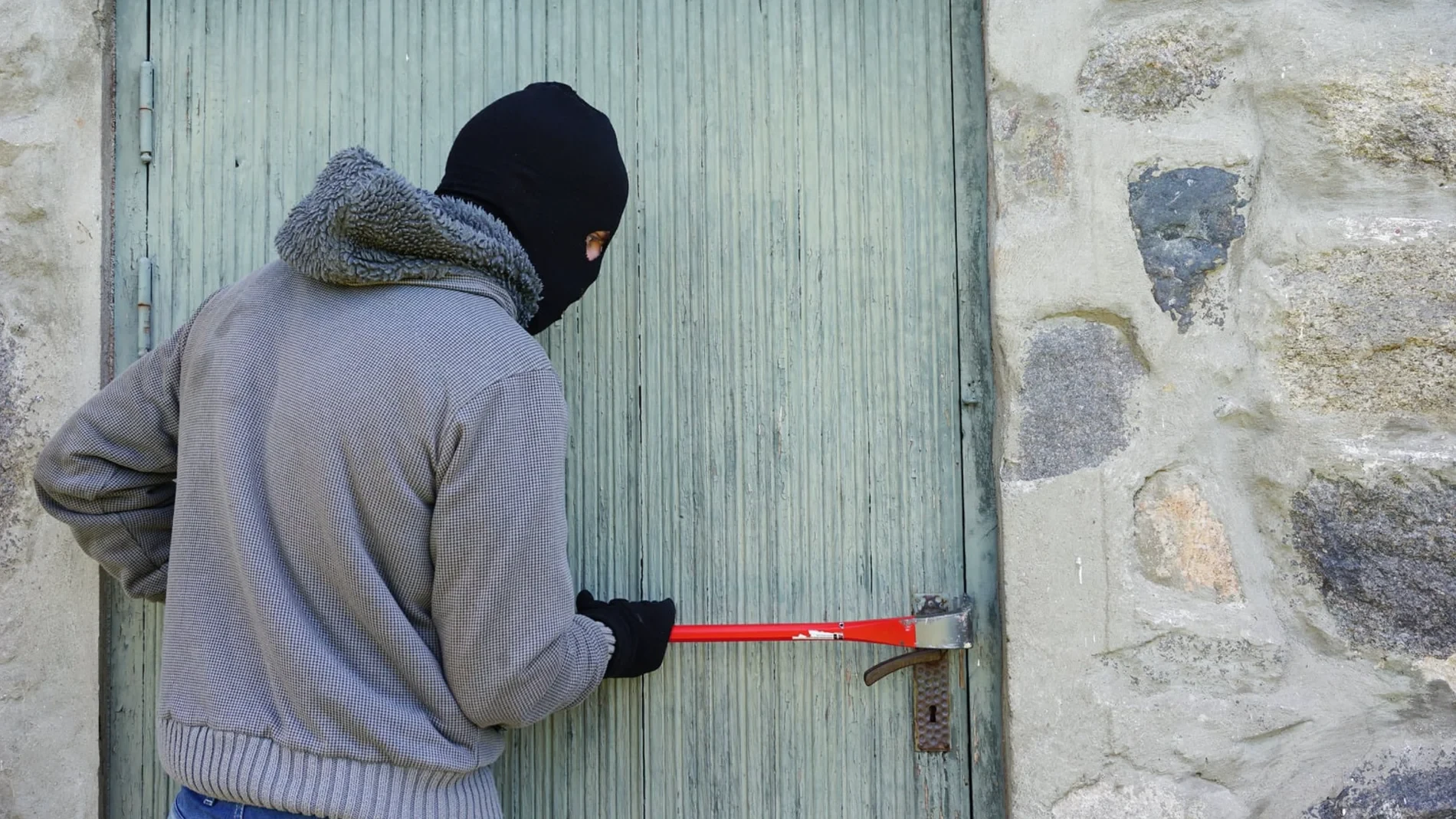 ¿Pueden mis vecinos negarse a poner cámaras de vigilancia tras una oleada de robos? La Ley de Propiedad Horizontal responde