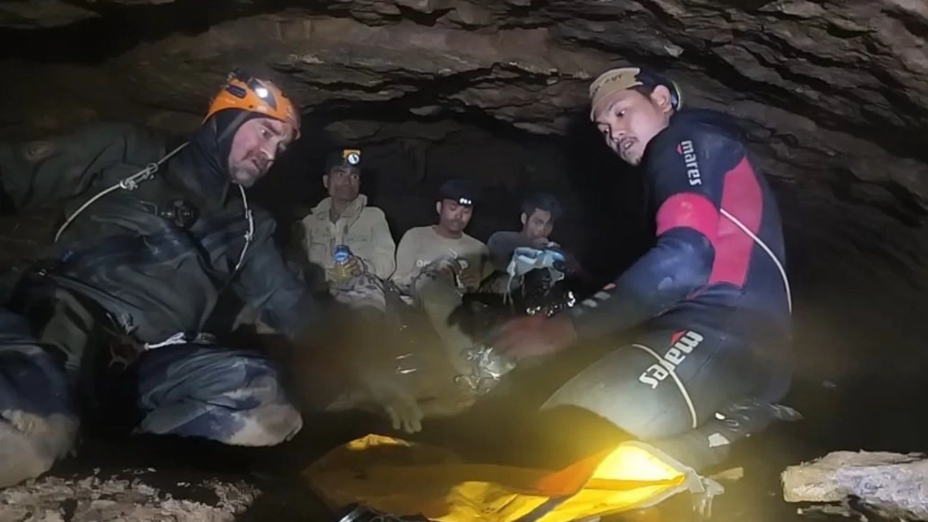 Operativo a contrarreloj en Laos: los servicios de emergencia tratan de liberar a seis mineros