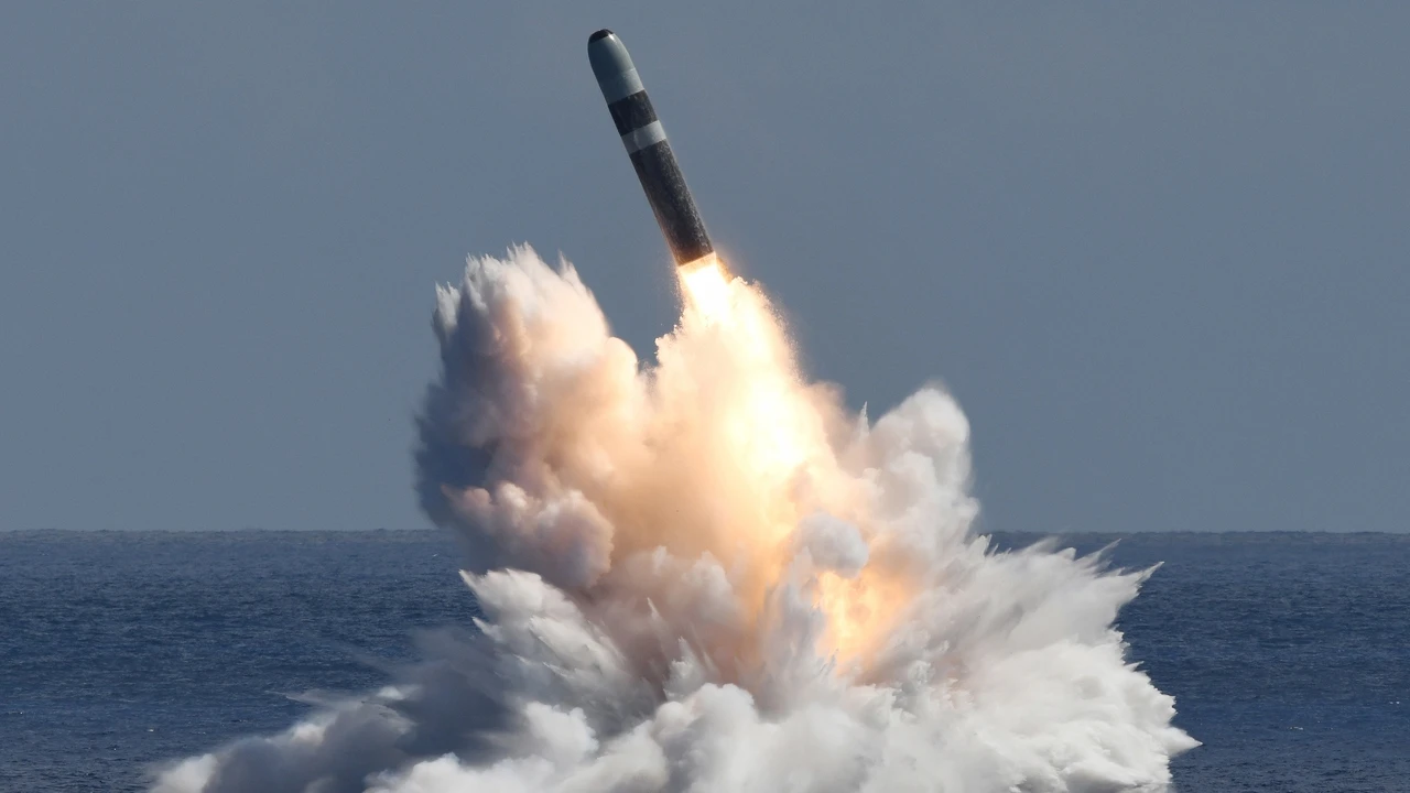 La Marina estadounidense lanza cuatro misiles balísticos Trident II desde Florida
