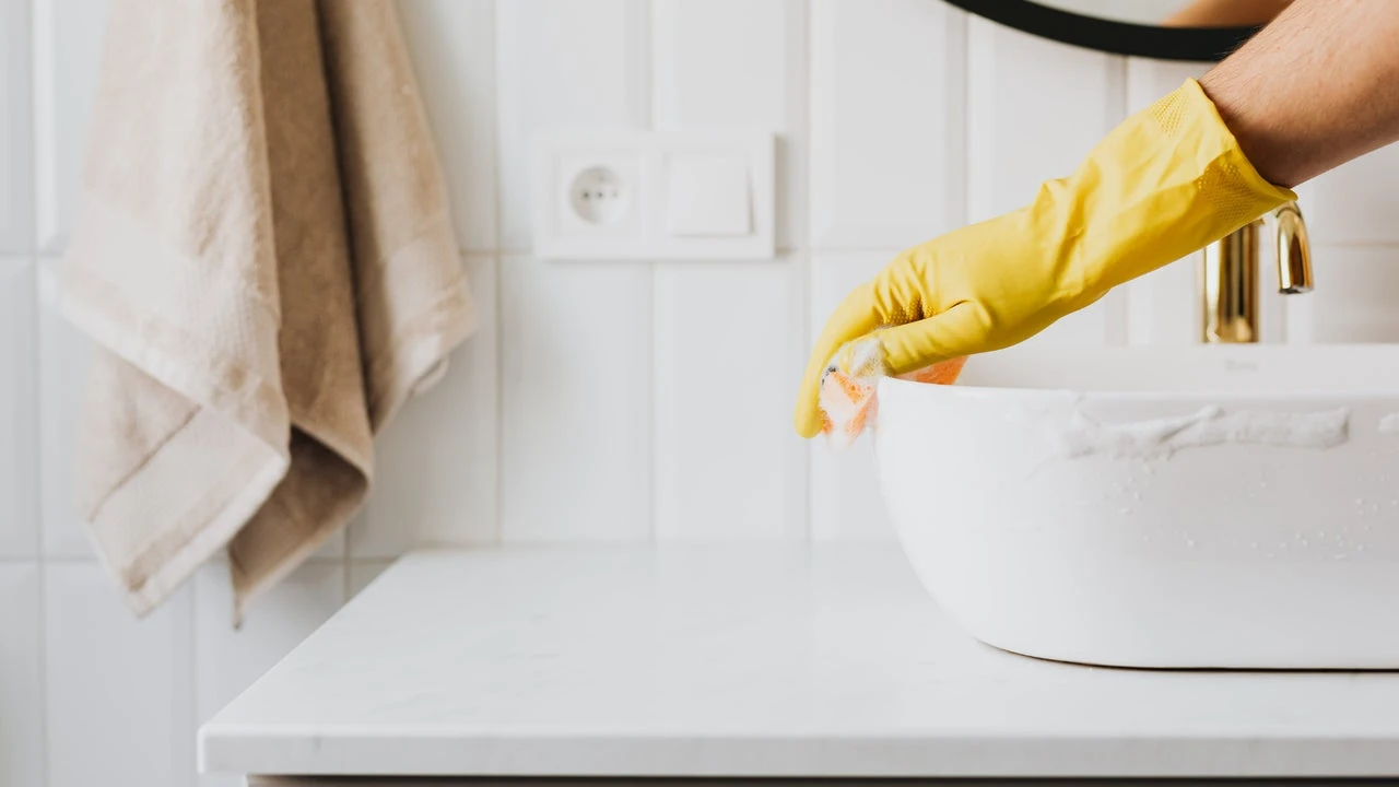 12.000 euros de indemnización para una mujer sin papeles: fue despedida por tener que operarse de apendicitis