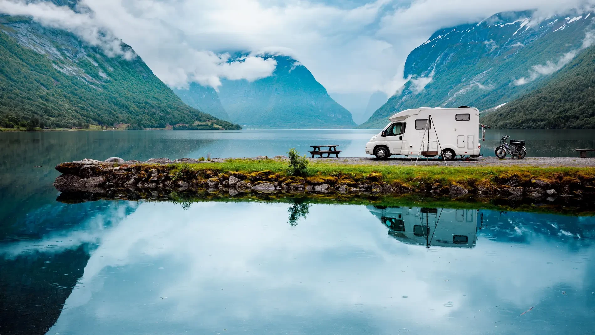 ¿Es más barato viajar en autocaravana por Europa que optar por hotel y coche de alquiler? Los datos lo confirman