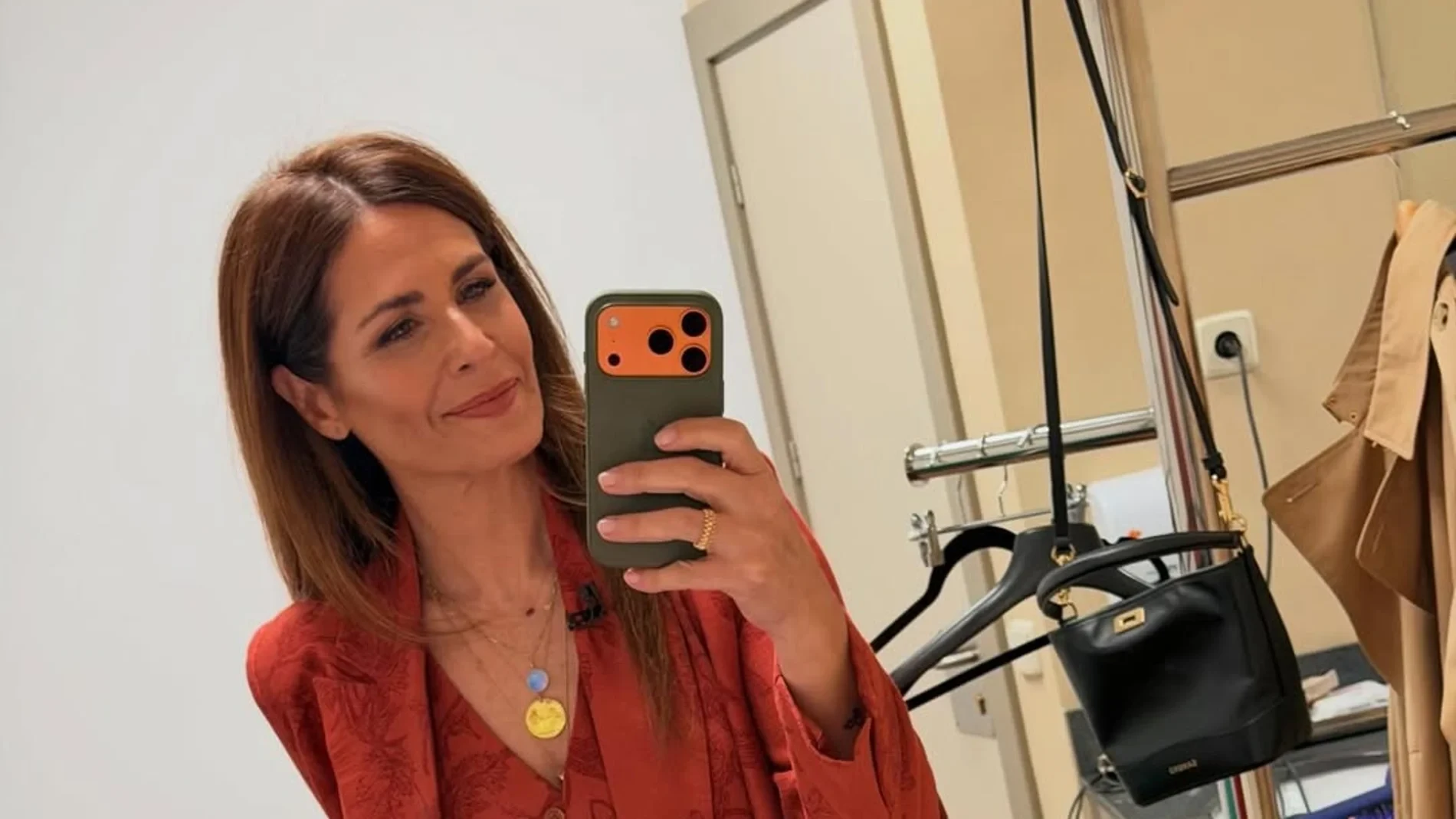 Nuria Roca tiene el traje de firma española que eleva cualquier look: tres piezas que son pura elegancia (y se llevan por separado)