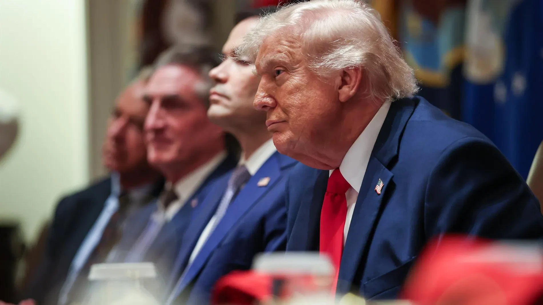 Irán niega el acuerdo mientras Trump anuncia el fin del bloqueo de Ormuz y la retirada del uranio