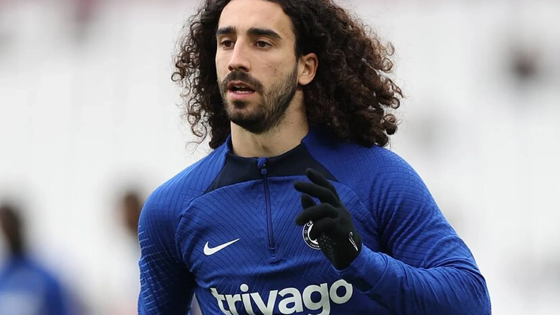 Cucurella, pendiente del Barça
