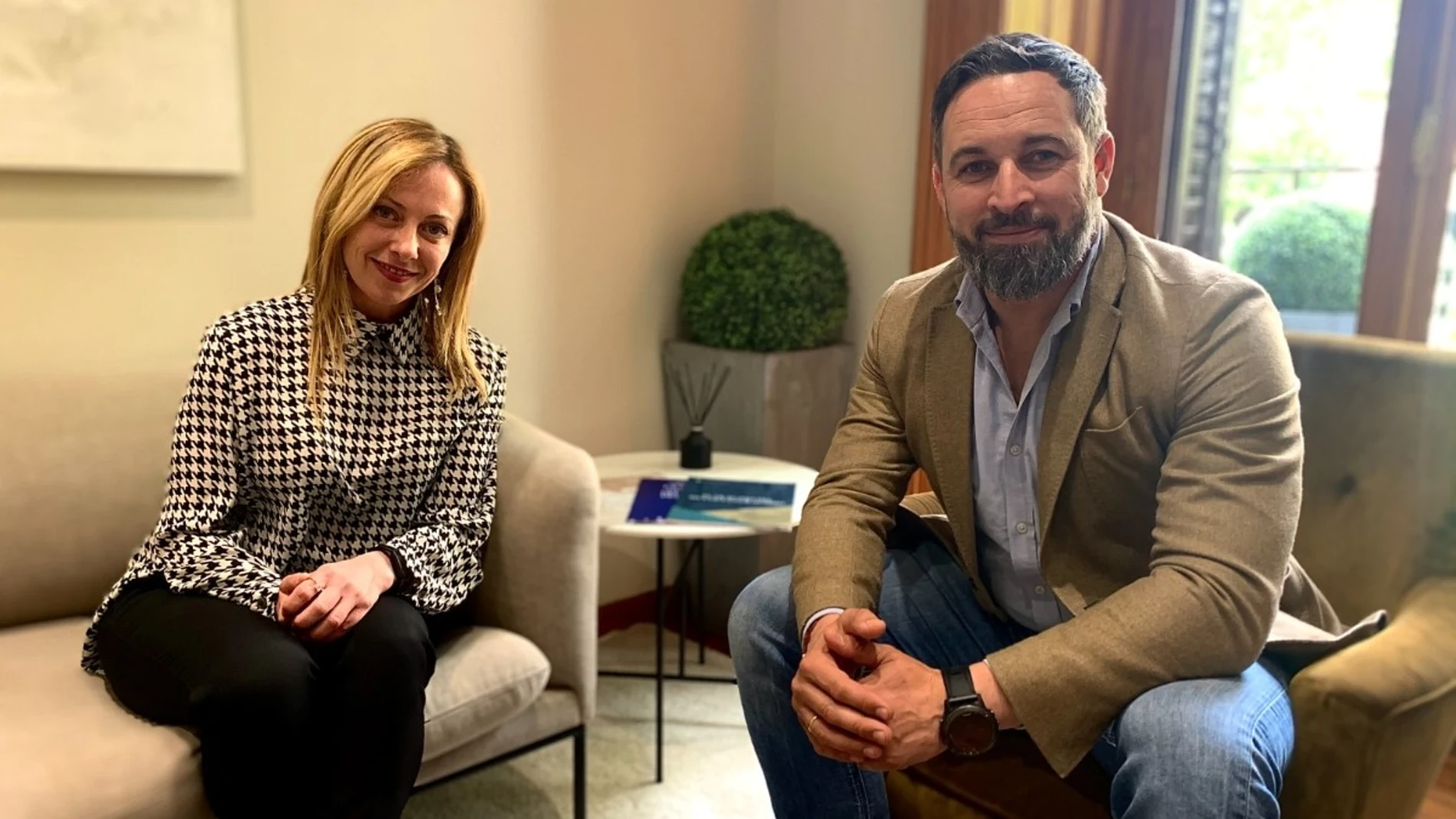 Meloni y Abascal rompen con Trump