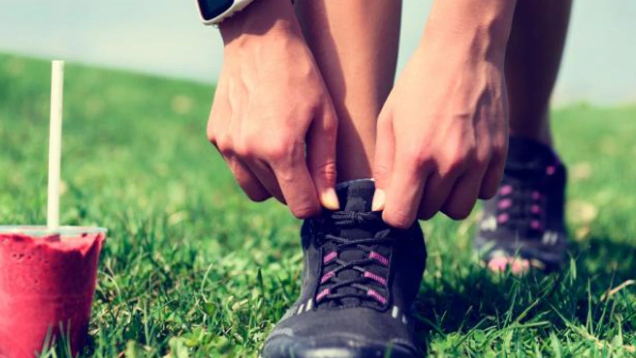 ¿Te duelen las rodillas al hacer cardio? Este es el entrenamiento de alta intensidad que sí puedes hacer