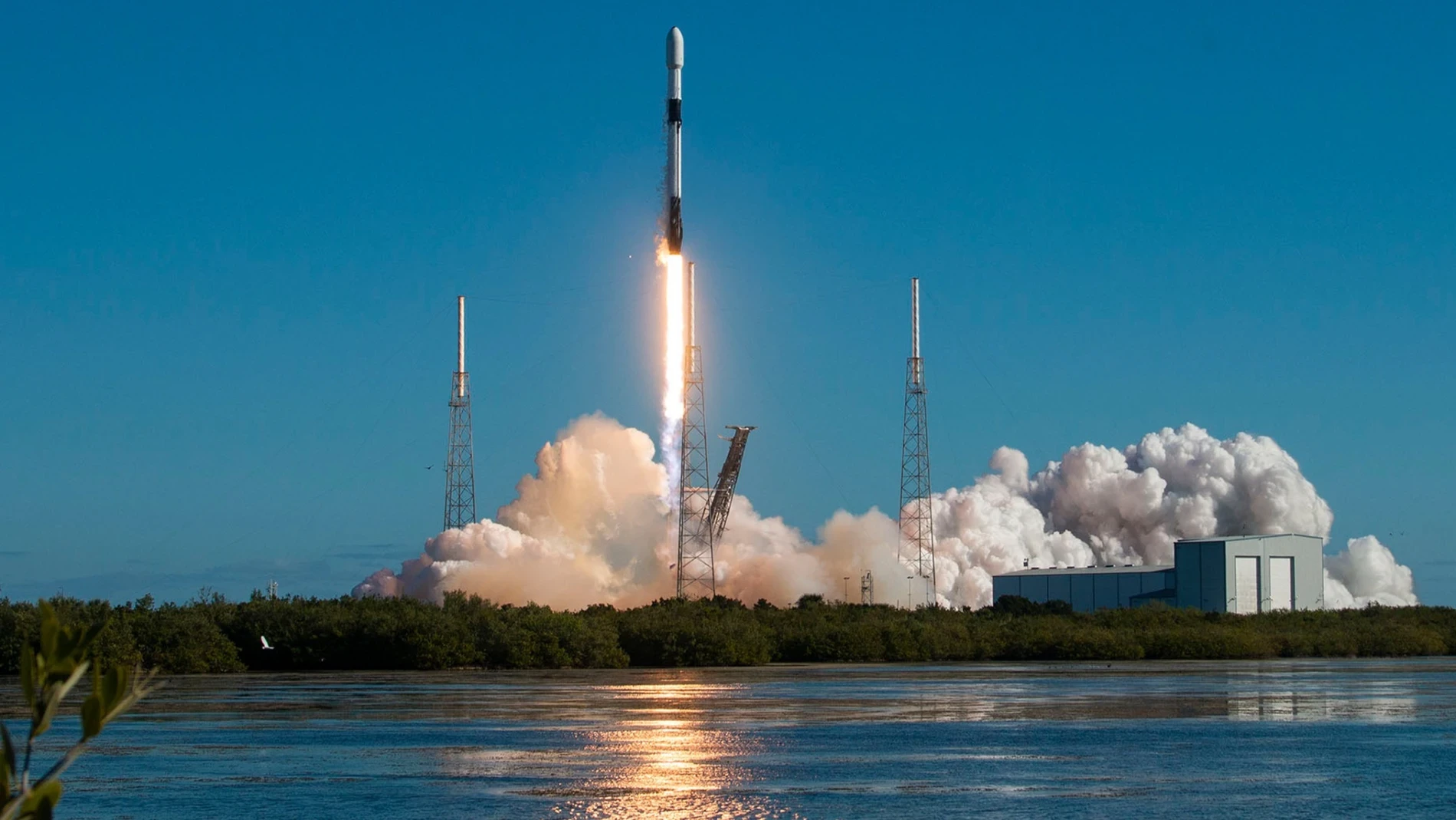 Un cohete Falcon 9 de SpaceX se estrellará este verano contra la Luna a 8.690 km/h