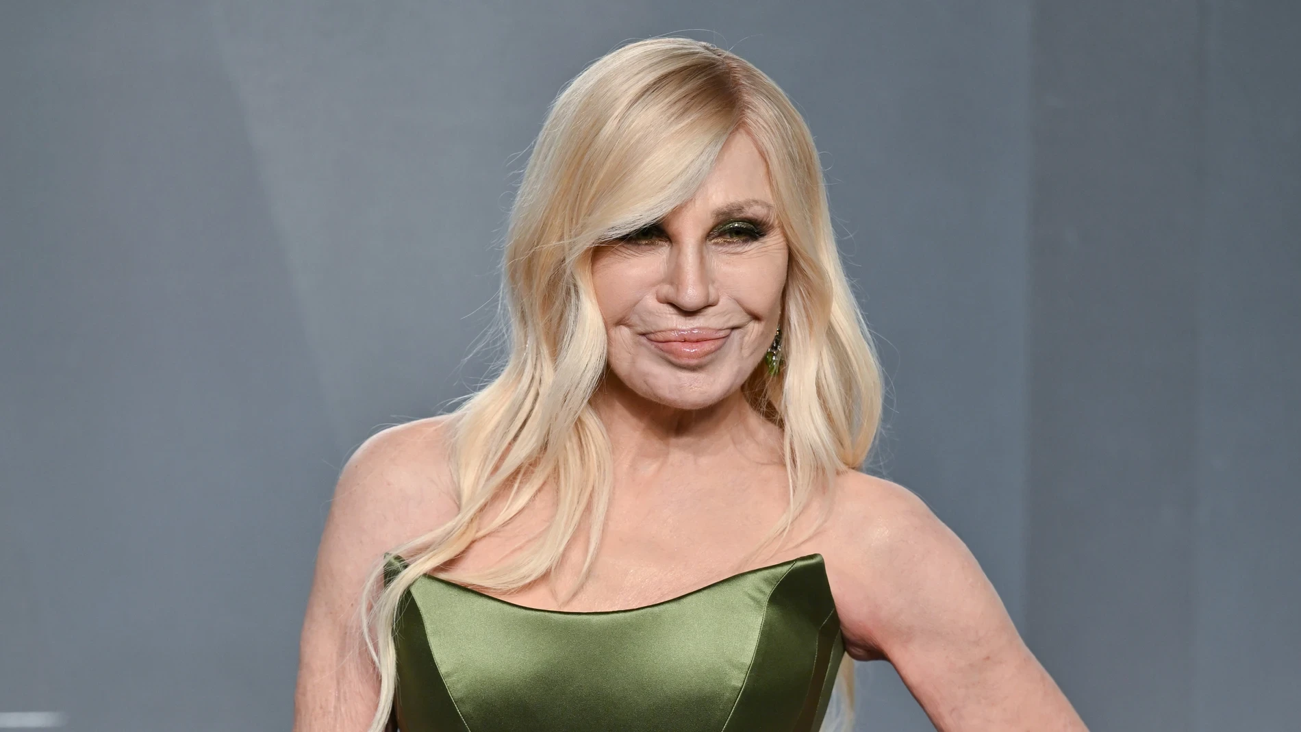 Donatella Versace celebra sus 71 años: todo lo que ha hecho en la moda