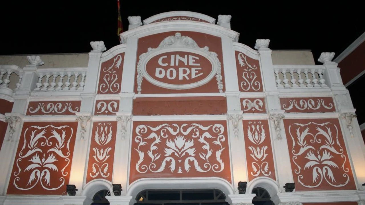 Un grupo de jóvenes restauradores rescatan más de 400 cintas inéditas del NO-DO en la Filmoteca Española