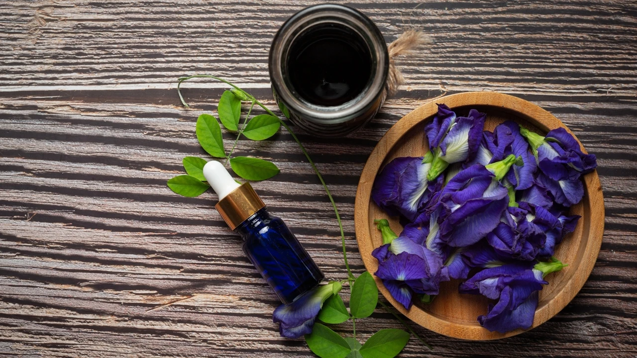 Adiós retinol: el bakuchiol toma el control de la rutina con estos 5 productos que cambiarán tu piel