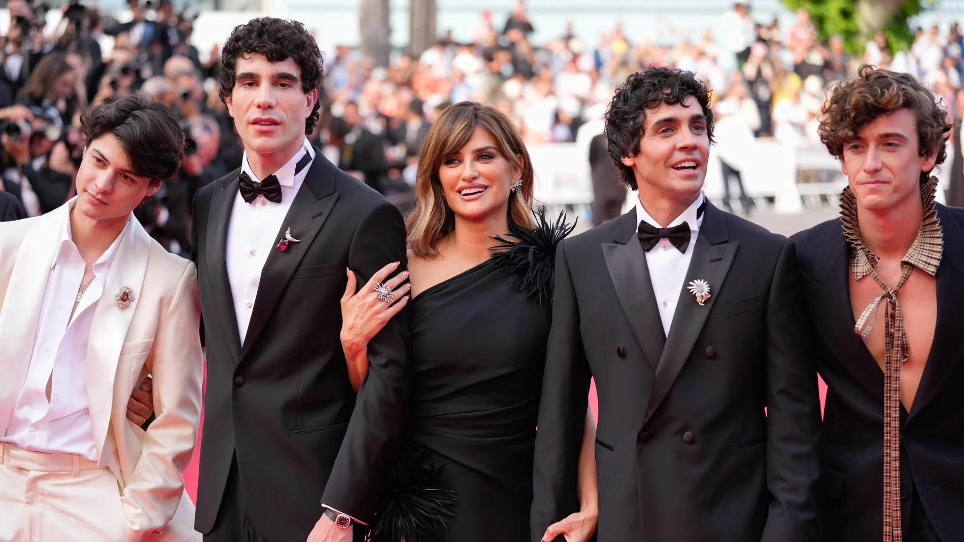 De Los Javis a Miguel Bernardeau y Guitarricadelafuente: la gran noche española conquista Cannes entre esmóquines joya