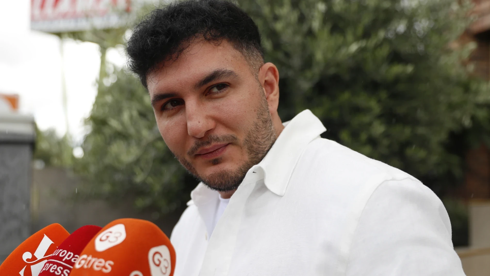 Omar Montes compra un búnker para 4.000 personas que comerán 15.000 latas de sardinas