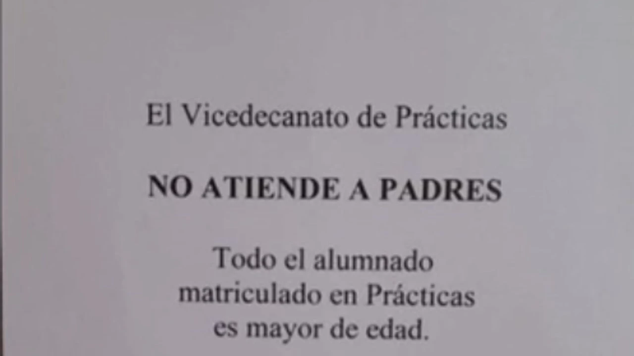 Estupor por el llamativo cartel que ha colgado una universidad en los pasillos: 