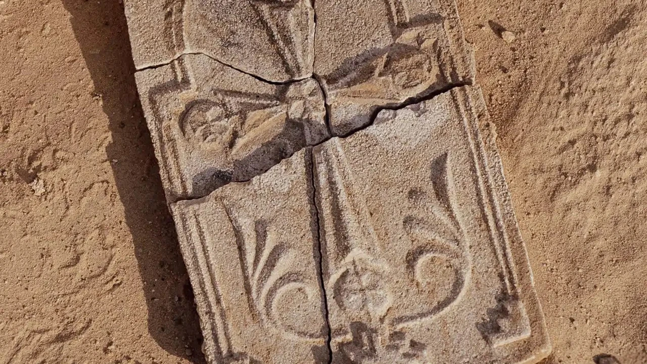 Descubren en Abu Dabi una cruz cristiana de 1.400 años que reescribe la historia religiosa de Oriente Medio