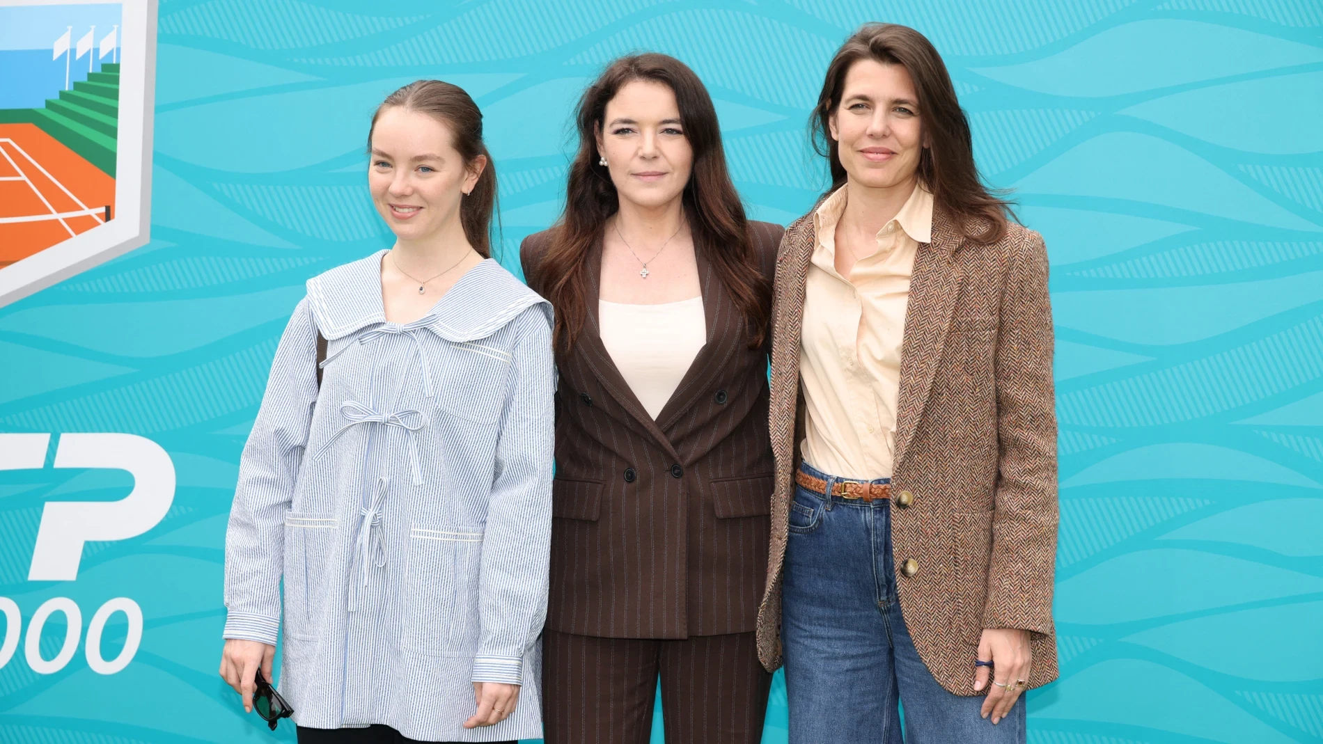 Carlota Casiraghi y Alexandra de Hannover firman en Montecarlo el duelo de estilo más elegante y fácil de copiar de la primavera