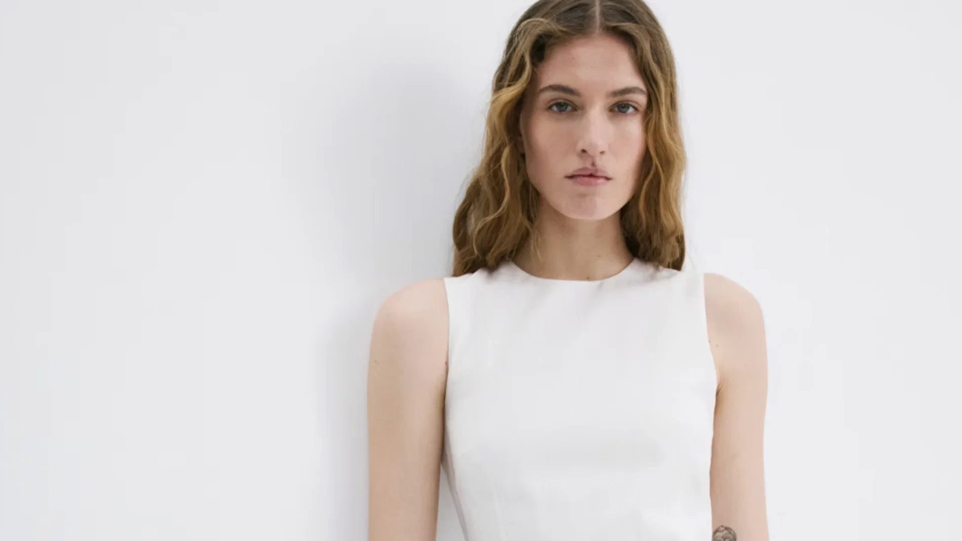 Todo al blanco: las piezas clave de la nueva colección de Mango que solucionan todo el armario de primavera
