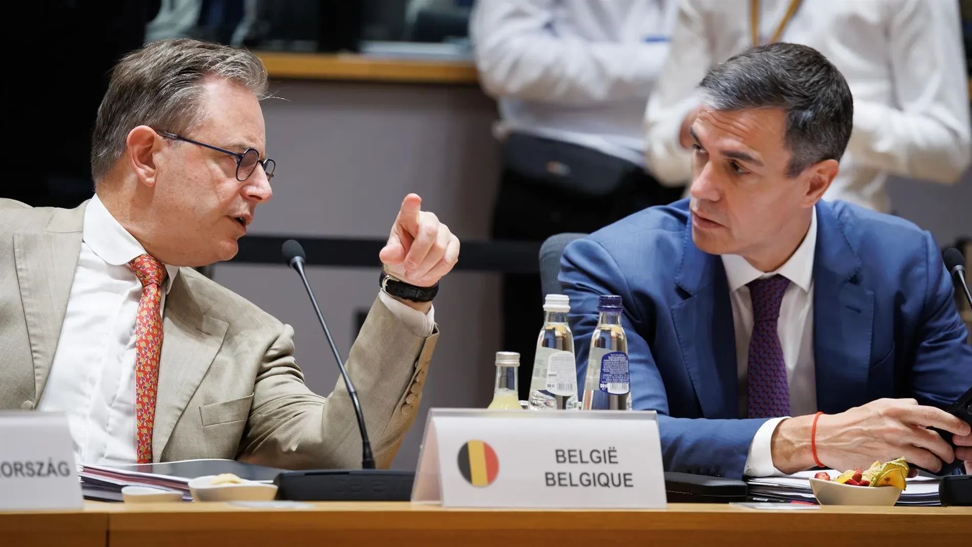 Sánchez quema su comodín y se enreda en Europa con su modelo de migración