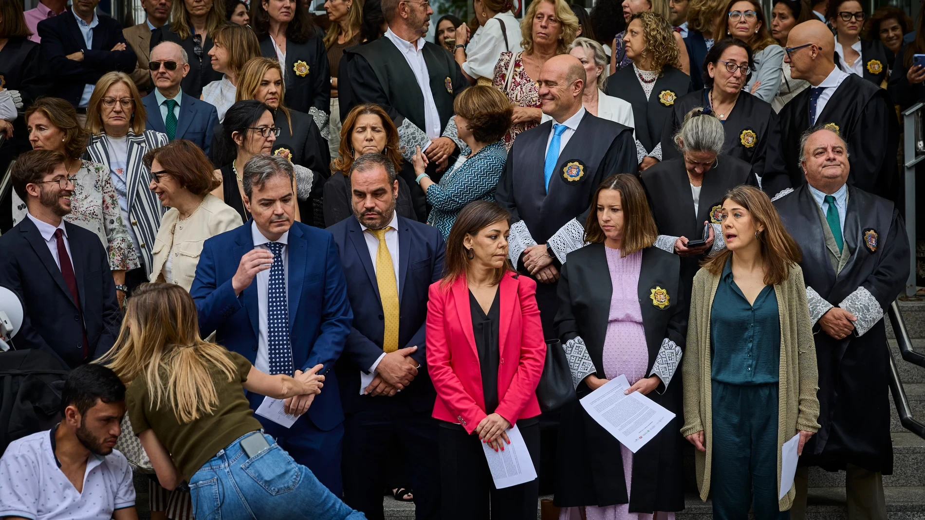 Todas las asociaciones de jueces y fiscales, menos las progresistas, denuncian las presiones del PSOE a la Justicia