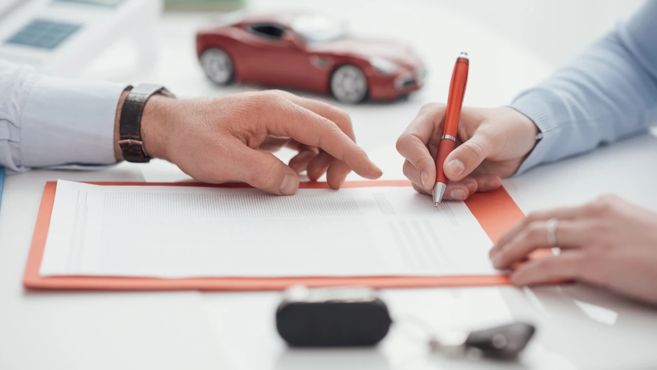 Cuidado al rellenar un parte amistoso en un accidente de tráfico: una agente de seguros avisa de este error que te puede hacer culpable