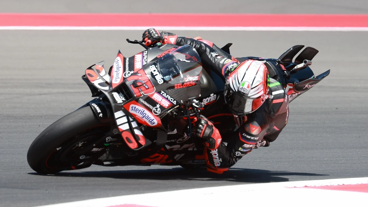 Sprint de Indonesia: Bezzecchi le niega la victoria a Aldeguer y sanción a Marc Márquez