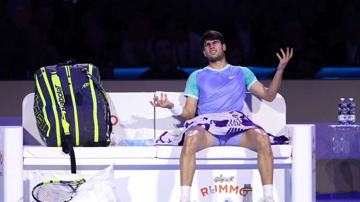 Alcaraz no puede con un soberbio Zverev y se acoge a un milagro para estar en semifinales de la Copa de Maestros