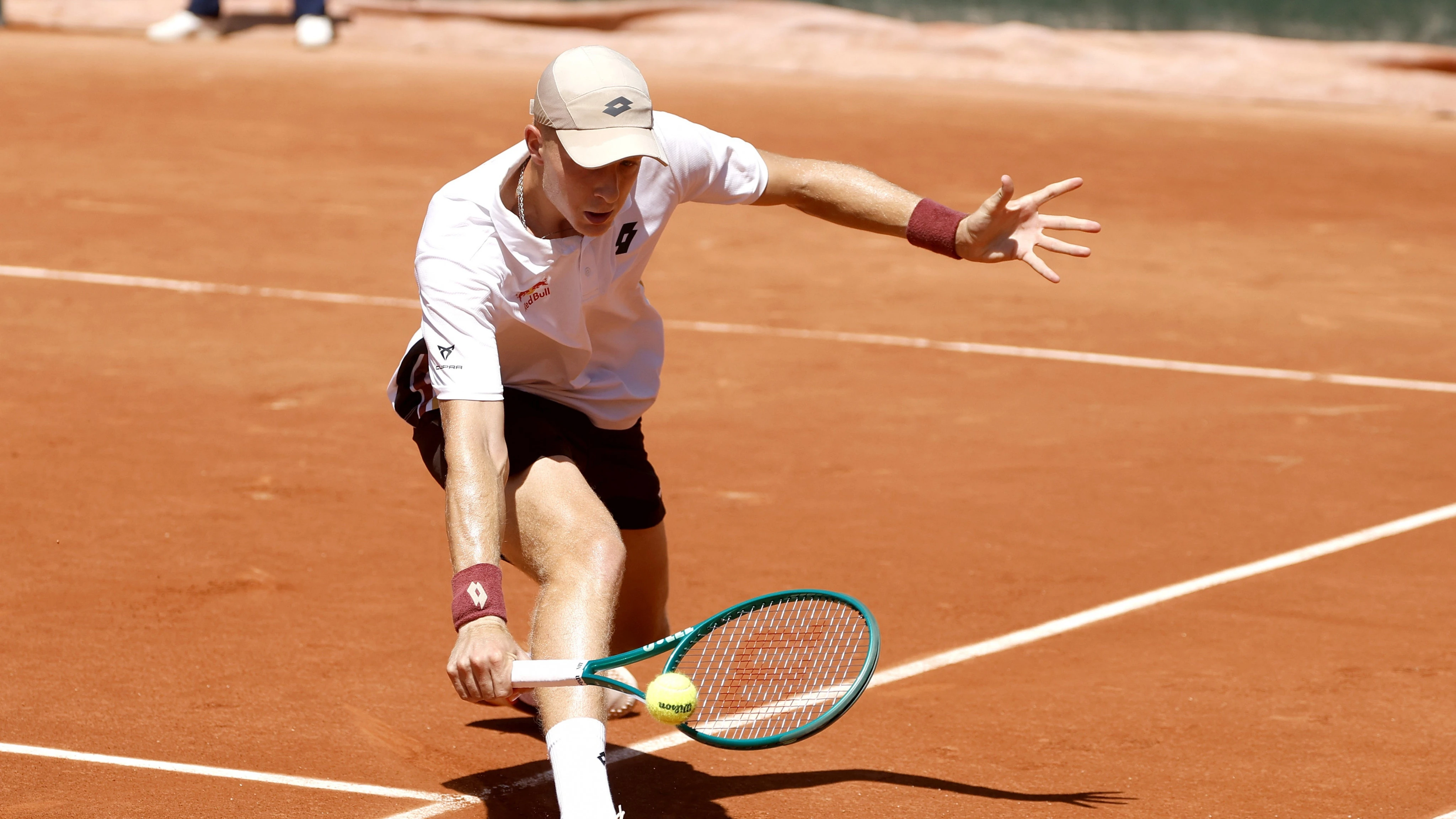 Martín Landaluce firma una gran remontada ante Kopriva y se cita con Cerúndolo en la tercera ronda de Roland Garros